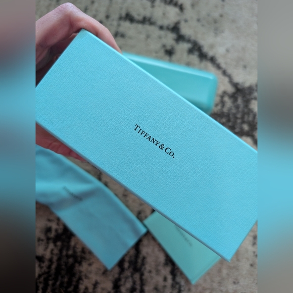 NWOT Tiffany & Co. Hard shell Glasses Case, Gift Box, Cleaning Cloth, BLANK COA - Picture 10 of 16